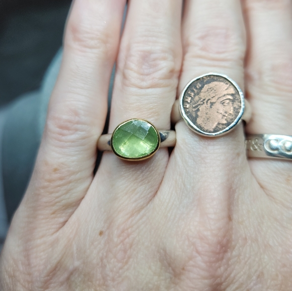Sterling silver & 22k gold Peridot ring - Picture 2 of 8
